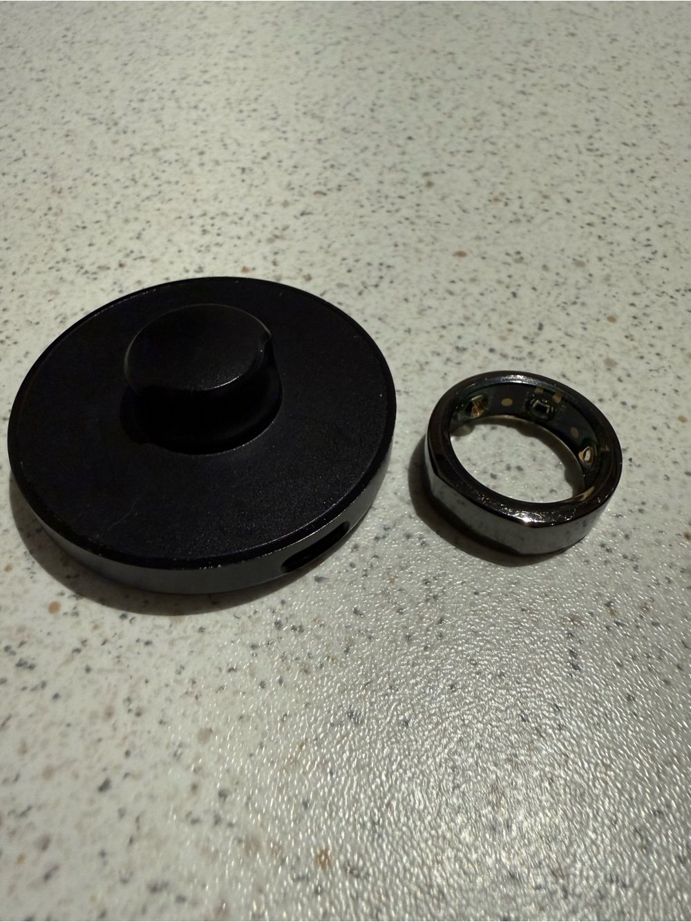Oura Ring Gen 2 Size 8 and charger